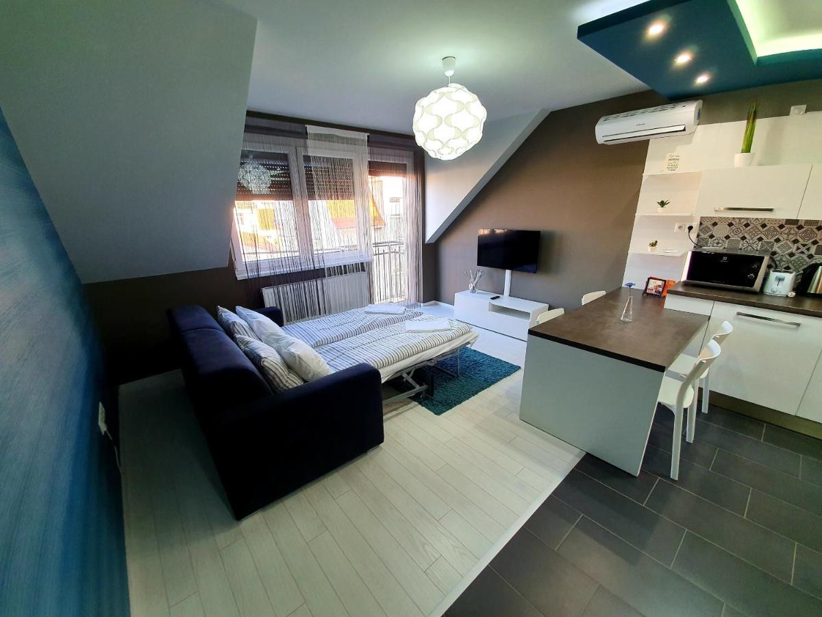 Intro Apartman Sarvar Bagian luar foto