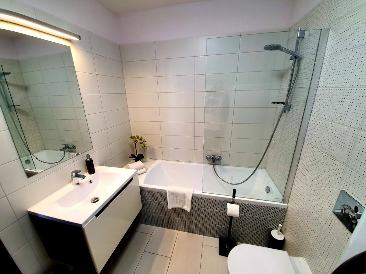 Intro Apartman Sarvar Bagian luar foto